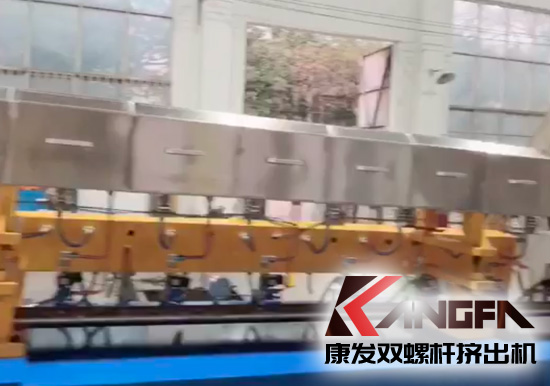 又見發(fā)貨時(shí)!JSH系列康發(fā)標(biāo)準(zhǔn)化雙螺桿擠出機(jī)有條不紊發(fā)貨中......