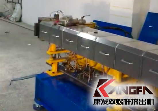 JSH-75標準化雙螺桿擠出機設備調試中...