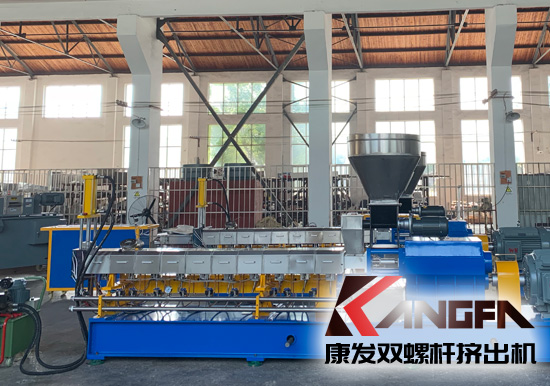 雙螺桿擠出機生產制造百分之三十長纖增強尼龍六熱膨脹系數與金屬材料相當，在機械工程配件、汽車、航空、體育器材領域應用更加廣泛。