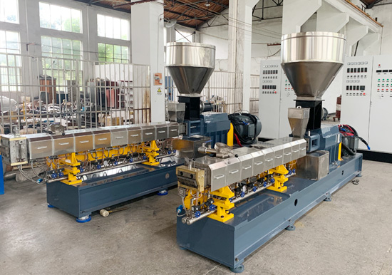 雙螺桿擠出機上下游:車用塑料向低成本、高強度、高沖擊性能、可回收及降解等復合材料及塑料合金方向發展