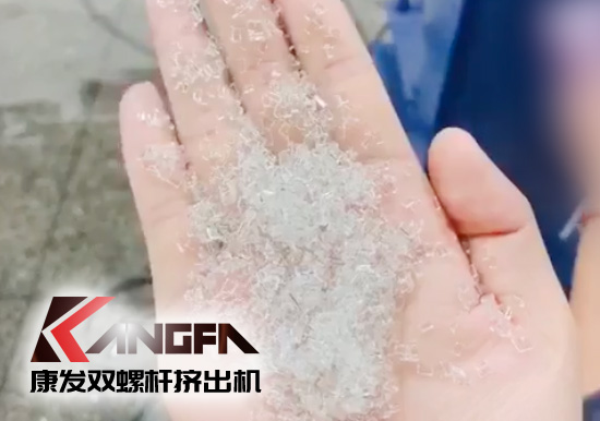 康發(fā)雙螺桿擠出機在先行先試中搶占先機,以更加飽滿的精神狀態(tài)、更大的創(chuàng)新勇氣,奮發(fā)進取,走出一條科學發(fā)展、跨越趕超的先行之路。