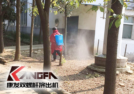 沒有一場疫情不可戰(zhàn)勝！凝心聚力，共克時艱，康發(fā)雙螺桿擠出機在行動，全廠實現(xiàn)全方位消毒！