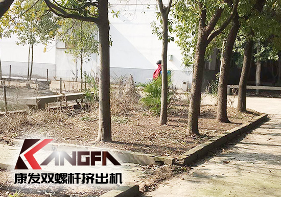 康發(fā)雙螺桿擠出機積極倡議公司全體員工以身作則、勇于擔(dān)當(dāng)，堅定信心，打贏這場疫情防御阻擊戰(zhàn)！