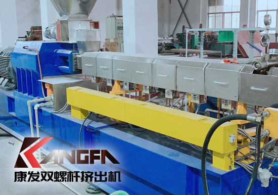 為馳援醫(yī)用防護(hù)原料一線生產(chǎn)，康發(fā)橡塑成功縮短交付日期，熔噴料雙螺桿擠出機(jī)生產(chǎn)線設(shè)備實(shí)現(xiàn)交付！