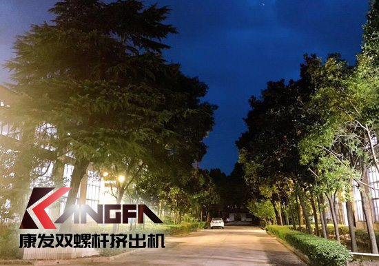 花園式廠區、綠樹成蔭、鳥語花香。原來的廠區的夜景是如此的美麗!