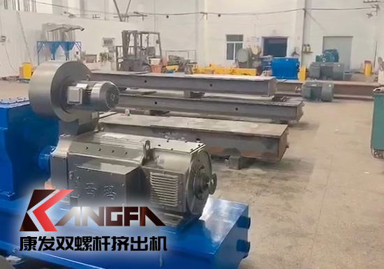 國慶又逢仲秋月圓，保安全、保質(zhì)量、保工期，康發(fā)橡塑雙螺桿擠出機(jī)為實(shí)現(xiàn)業(yè)主按期交付目標(biāo)而奮力沖刺