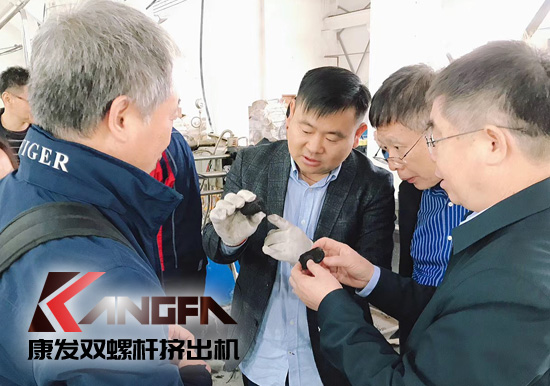 康發雙螺桿擠出機：研發新產品 環抱新業態——康發攜手中石化首席工程師新品研發中