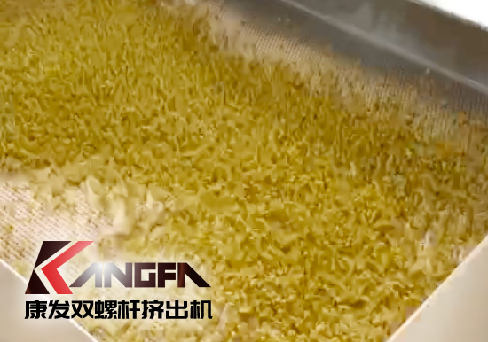 提升形象、完善產品及服務質量。康發雙螺桿擠出機新疆烏魯木齊某客戶服務回訪！