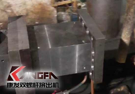 提升機筒耐磨及耐腐蝕性！康發(fā)雙螺桿擠出機設(shè)備舊機筒更換視頻