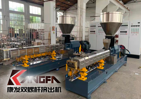 塑料雙螺桿擠出機行業技術不斷地進行研發和革新！為客戶度身定制特殊工藝的加工方案和系統！