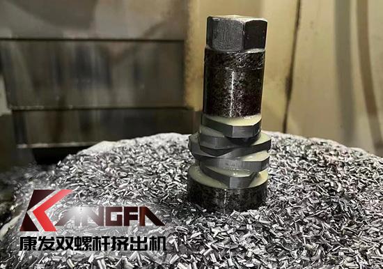 康發(fā)四大關鍵技術于一體綜合優(yōu)勢！現(xiàn)代化制造平臺、關鍵零部件制造技術自我把控！提供雙螺桿擠出機及成套裝置交鑰匙工程！