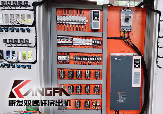 平行、錐形雙螺桿擠出機比較！顯著的不同是螺桿機筒的幾何形狀不同，從而引發出結構和性能上的諸多差異，但各具優勢