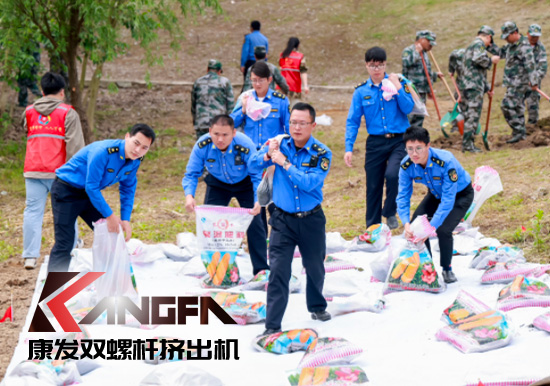 康發雙螺桿擠出機參與葛塘街道開展主題為“防范災害風險,護航高質量發展”宣傳活動暨防汛搶險應急演練