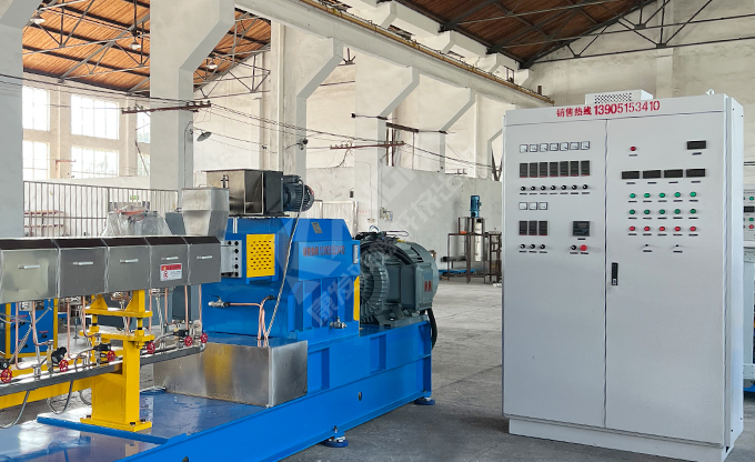 雙螺桿源頭生產(chǎn)廠家  多年專注雙螺桿擠出機、水下切粒系統(tǒng)、連續(xù)密煉擠出機生產(chǎn)制作