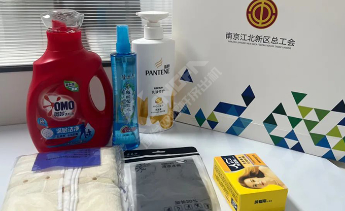 南京江北新區總工會深入康發雙螺桿擠出機一線開展“來高溫慰問”慰問活動！