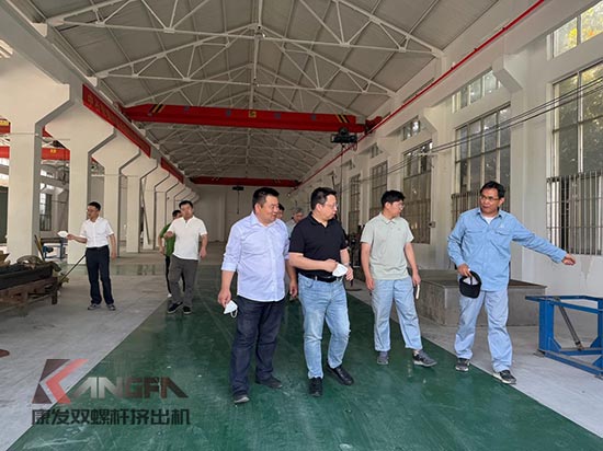 中石化石科院院長李明豐率隊蒞臨康發(fā)雙螺桿擠出機調(diào)研廢塑料循環(huán)利用項目