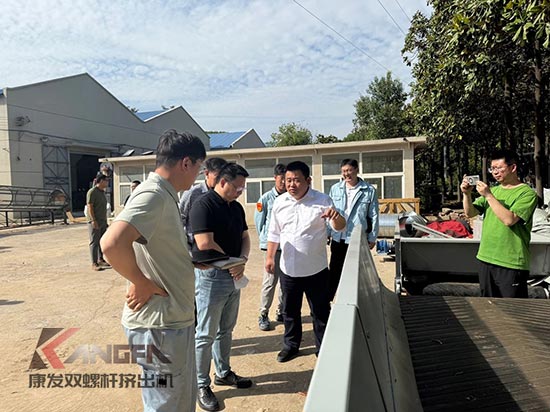 中石化石科院院長李明豐率隊蒞臨康發(fā)雙螺桿擠出機調(diào)研廢塑料循環(huán)利用項目