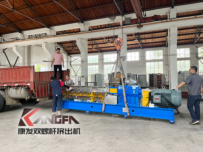 購買雙螺桿塑料擠出機，選擇南京康發！提升產品核心競爭力！您將省心、省事、省錢，不后悔！