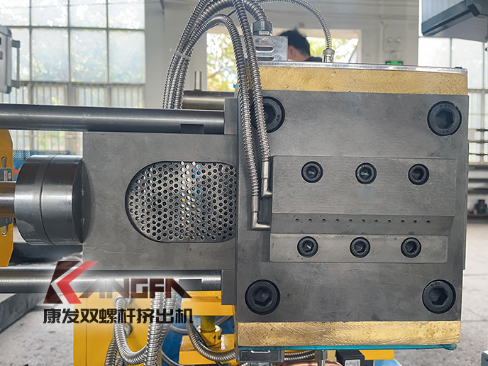 購買雙螺桿塑料擠出機，選擇南京康發！提升產品核心競爭力！您將省心、省事、省錢，不后悔！