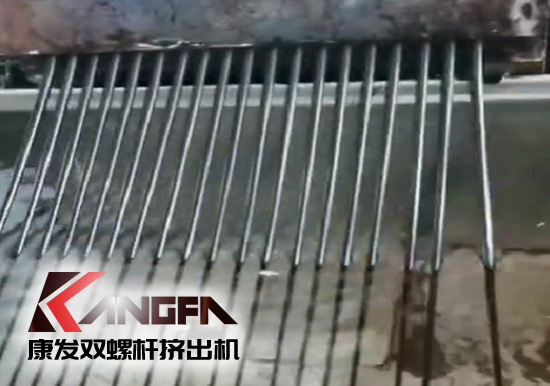 解市場所需，黑色駐極高韌性熔噴專用料生產(chǎn)中（視頻）——康發(fā)雙螺桿擠出機