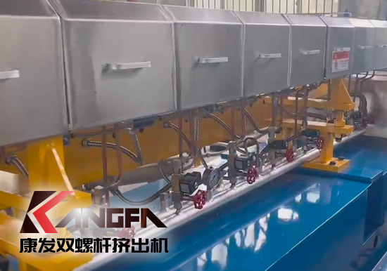 康發雙螺桿擠出機生產車間戰酷暑，保生產視頻剪輯。新的一月，新的一天，努力工作，努力生活！加油康發人！