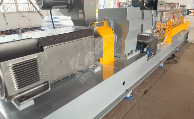 65高扭雙螺桿擠出機，玻纖增強帶側喂料，加熱棒機型